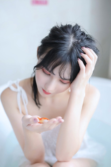 花蒂被吸得异常肿大